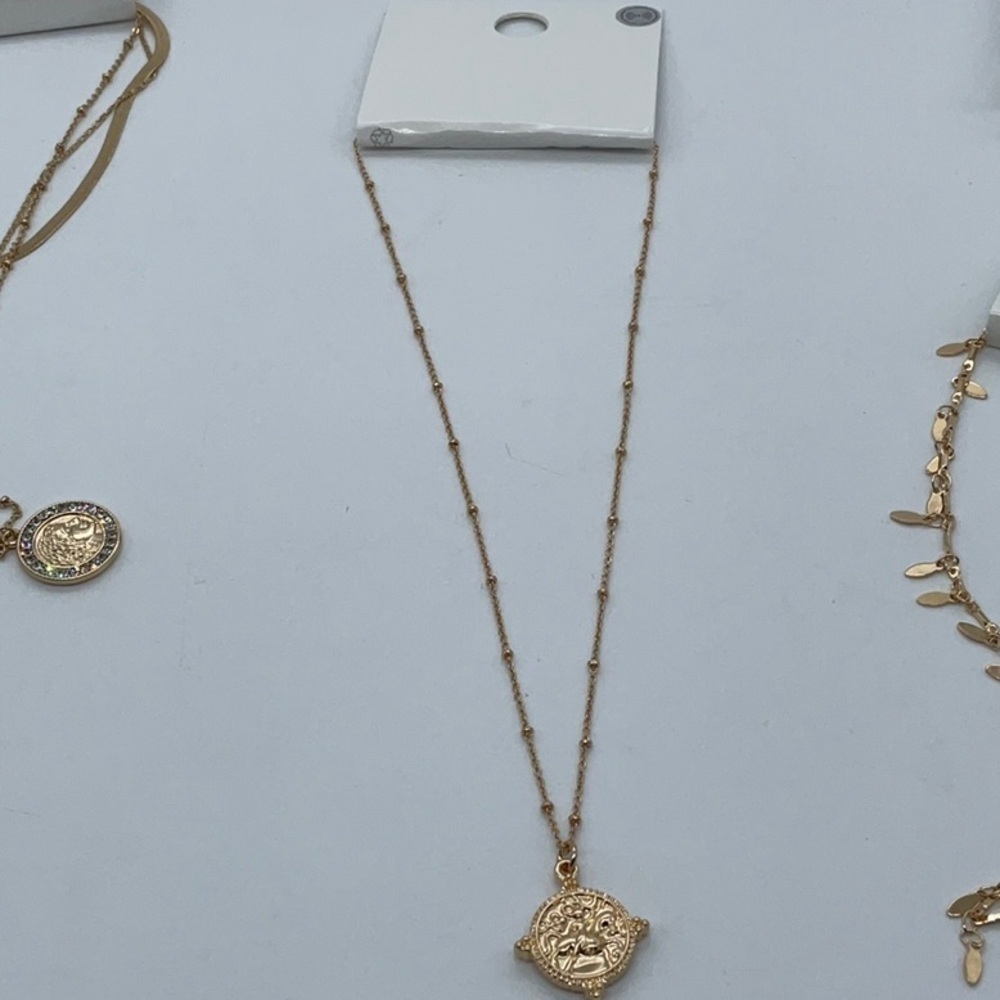Forever 21 Gold tone 5 piece jewelry bundle - Picture 4 of 6